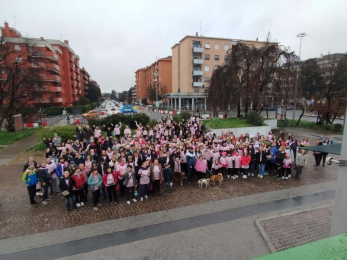Camminata rosa a Gorgonzola, tutte le foto di un’edizione “bagnata” ma fortunata